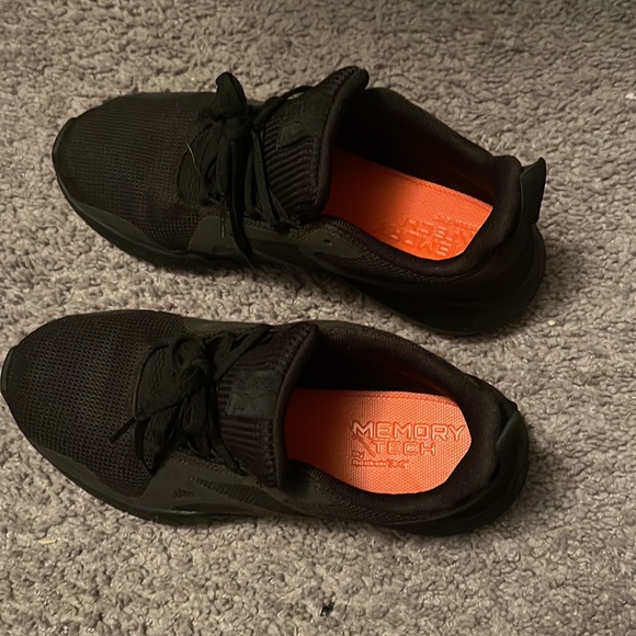 Reebok sneakers make a offer - Picture 2 of 3